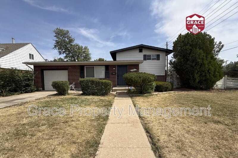 1300 Quari St in Aurora, CO - Building Photo
