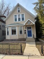 1046 E Gorham St in Madison, WI - Building Photo