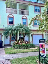 621 NE 8th Ave in Fort Lauderdale, FL - Building Photo - Building Photo