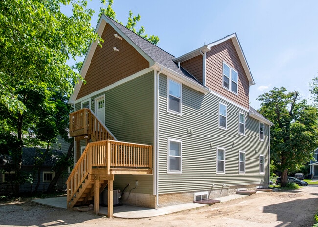 1104 S Forest Ave in Ann Arbor, MI - Foto de edificio - Building Photo
