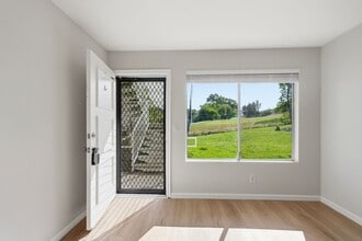 27735 Mountain Meadow Rd, Unit 19 in Escondido, CA - Foto de edificio - Building Photo