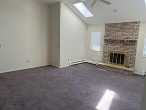 6 Seabreeze Ln. in West Islip, NY - Building Photo - Building Photo