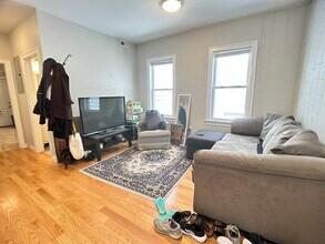 83 Newbury St, Unit 2 in Somerville, MA - Building Photo - Building Photo