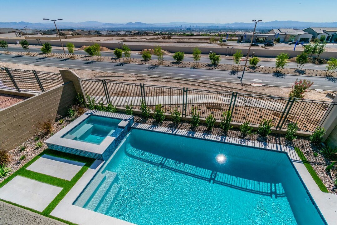 528 Parkwind Ln in Las Vegas, NV - Building Photo