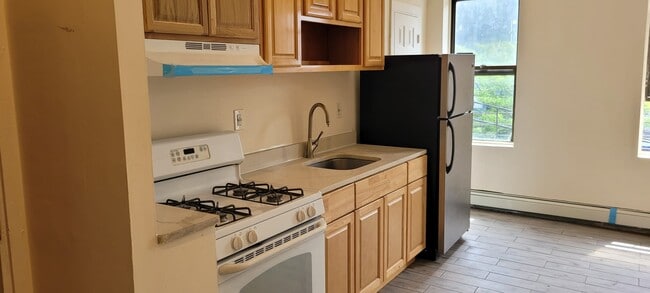 1875 Carter Ave, Unit 1s