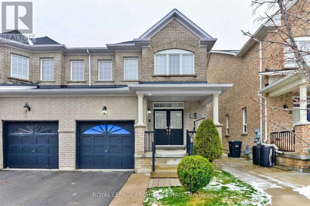 112 Everingham Cir in Brampton, ON - Building Photo