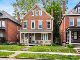 131 W 8th Ave in Columbus, OH - Building Photo