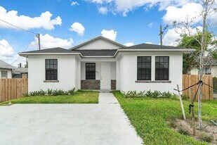 911 8th St in West Palm Beach, FL - Building Photo