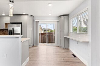 9717 Thermal St-Unit -Upper in Oakland, CA - Building Photo - Building Photo
