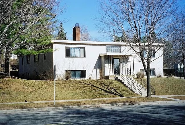 1225 St Clair Ave