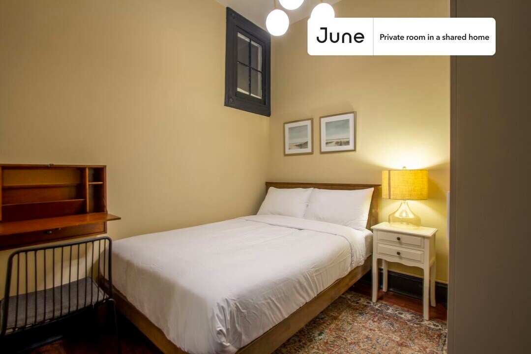 Room in Shared 4 bed/1 bath home in New York, NY - Building Photo