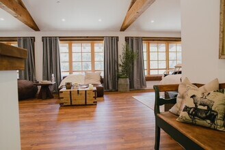 1205 Country Club Dr in Ojai, CA - Building Photo - Building Photo