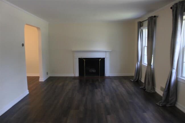 118 Pine St in Garden City, NY - Building Photo - Building Photo