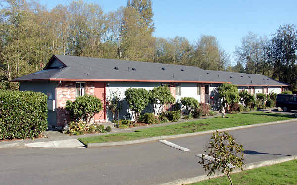 Woodlake Manor I & II in Snohomish, WA - Building Photo