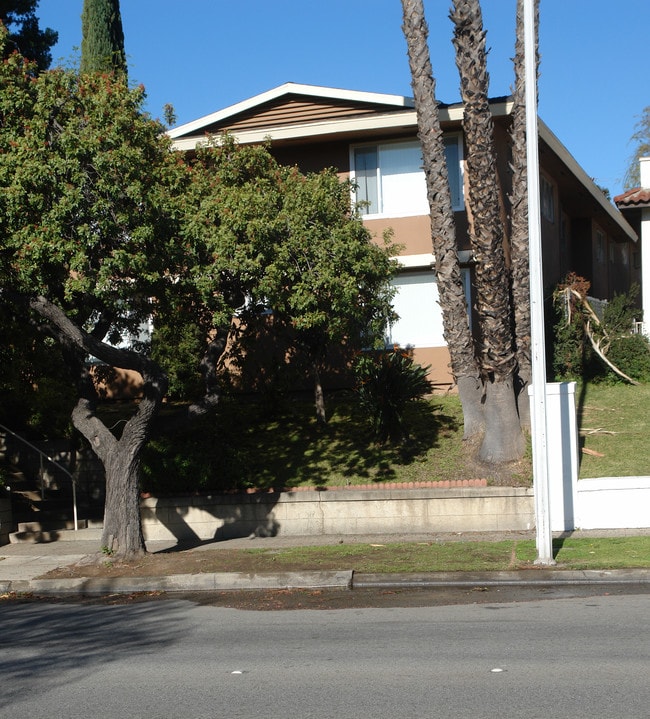 1242 Huntington Dr in South Pasadena, CA - Building Photo