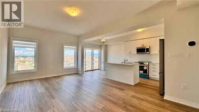 155 Equestrian Way in Cambridge, ON - Building Photo - Building Photo