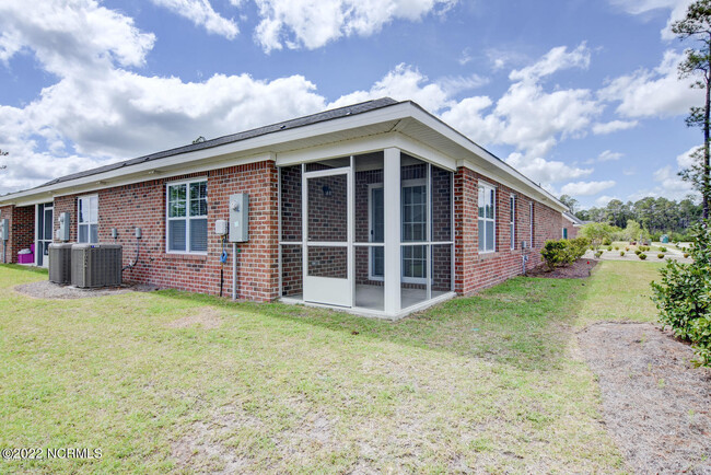 1055 Bridgeport Way in Leland, NC - Building Photo - Building Photo