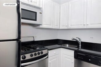 230 E 79th St in New York, NY - Building Photo - Building Photo