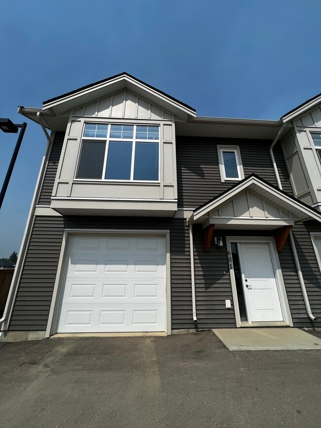 11703-11102 102 St in Fort St John, BC - Building Photo - Building Photo