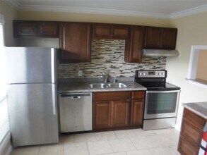 10110 Westview Dr in Houston, TX - Building Photo - Building Photo