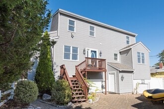 22 Cove St in Wareham, MA - Building Photo - Building Photo
