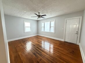 104 Sycamore St in South Hill, VA - Building Photo - Building Photo