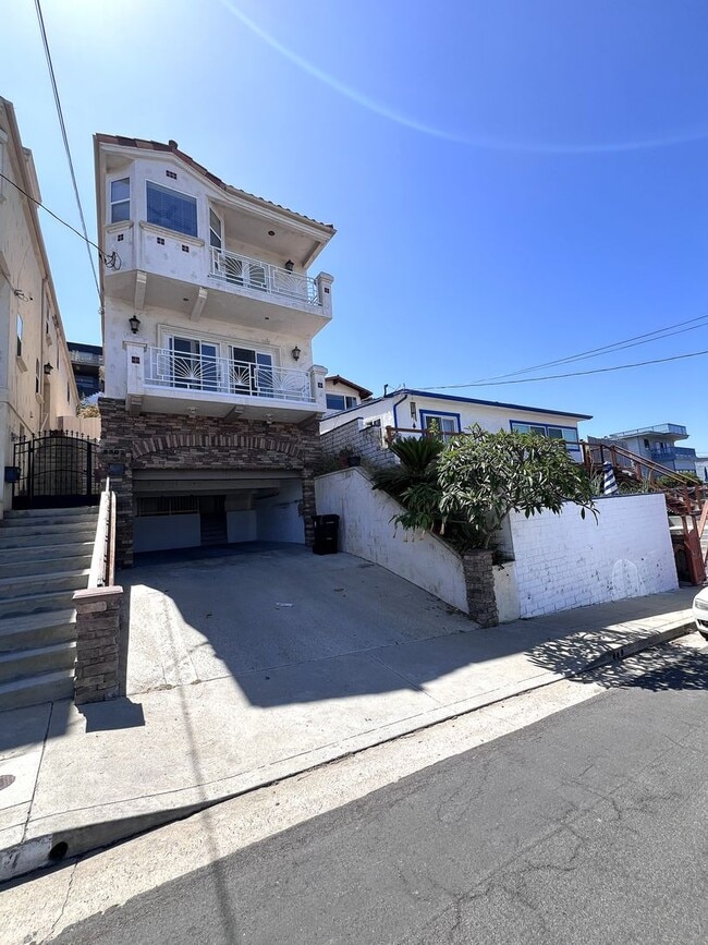 property at 3507 S Kerckhoff Ave