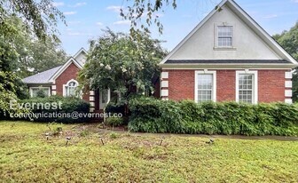 607 Castle Dr in Trenton, GA - Building Photo