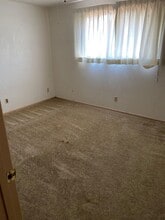 5040 E St in Springfield, OR - Building Photo - Building Photo