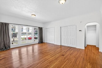 1503 S Shenandoah St, Unit 103 in Los Angeles, CA - Building Photo - Building Photo