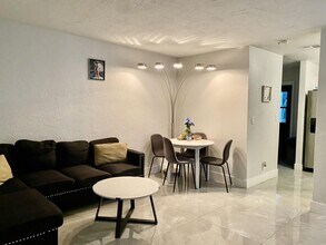 1353 9th St in West Palm Beach, FL - Foto de edificio - Building Photo