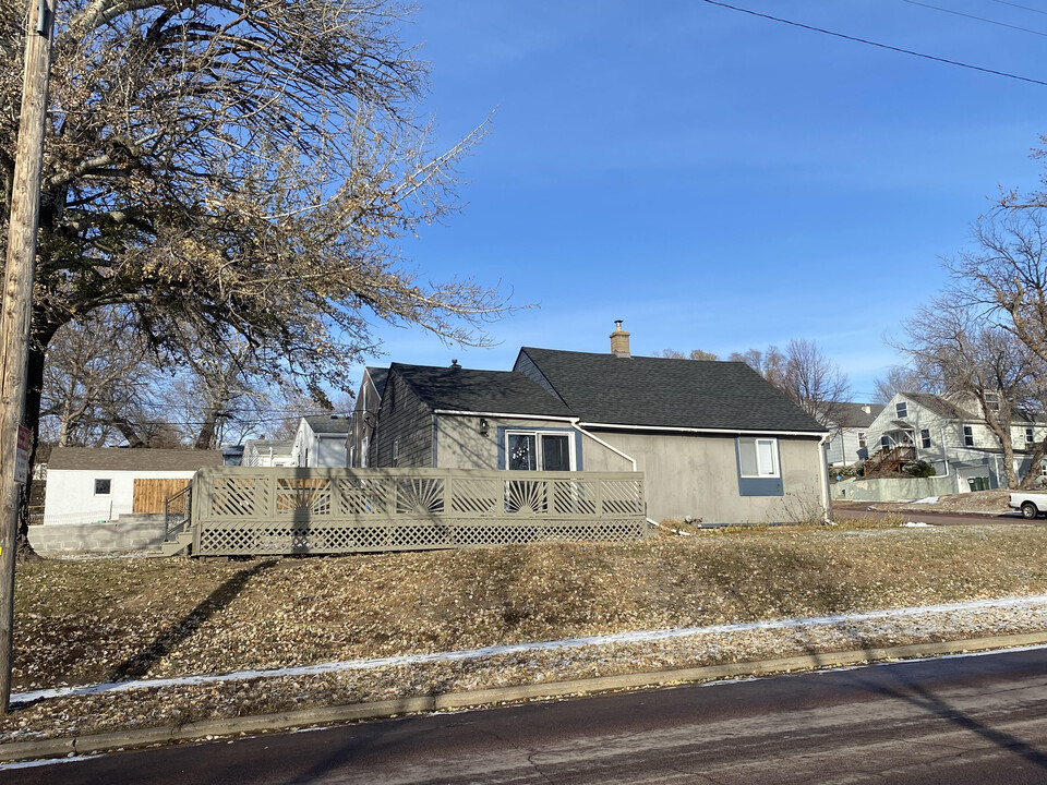 413 S Wayland Ave in Sioux Falls, SD - Building Photo