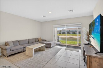 15396 Wildflower Cir in Naples, FL - Foto de edificio - Building Photo