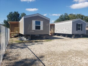 15819 Lillja Rd in Houston, TX - Foto de edificio - Building Photo