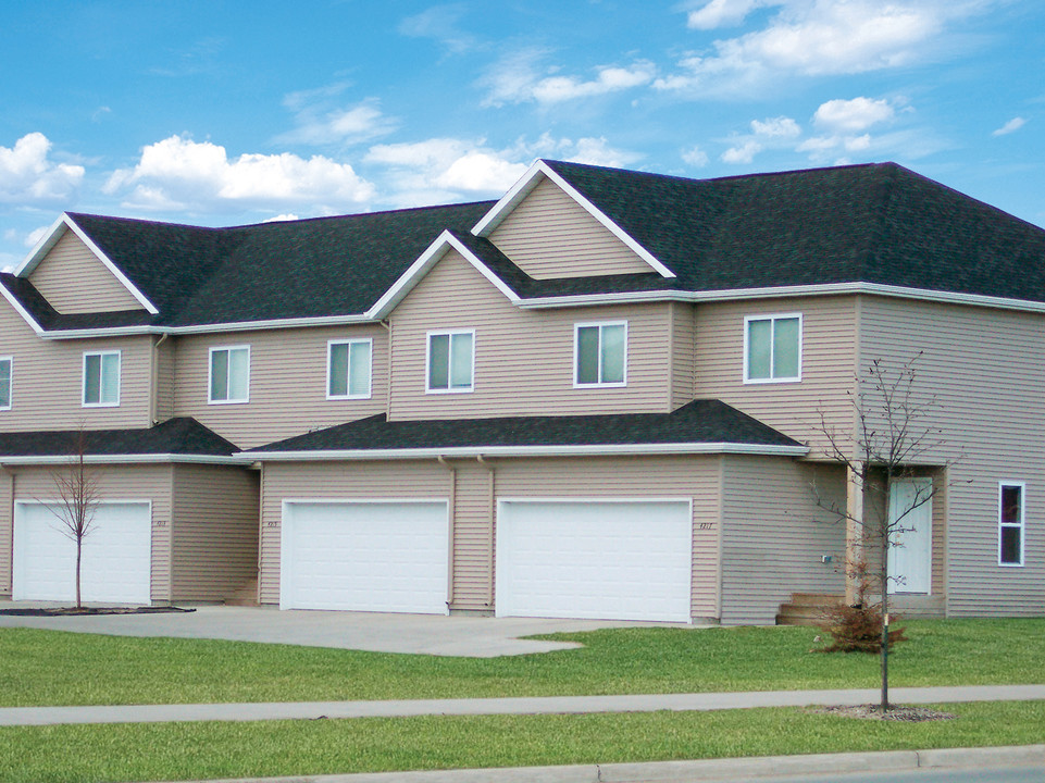 Creekside Townhomes in Fargo, ND - Building Photo