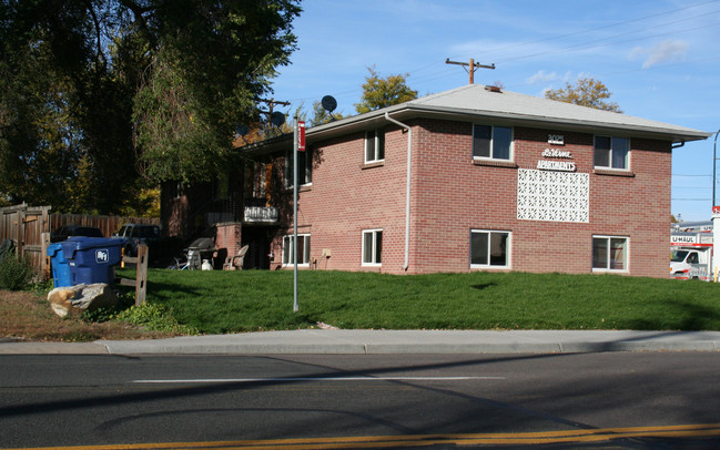 3025 W 80th Ave in Westminster, CO - Foto de edificio - Building Photo