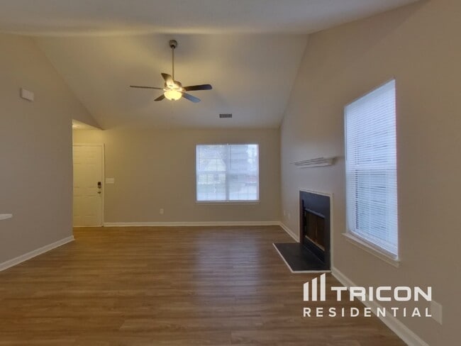 1207 Larkspur Dr in Mooresville, NC - Foto de edificio - Building Photo