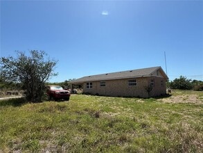 2122 Gulf City Rd in Ruskin, FL - Building Photo - Building Photo