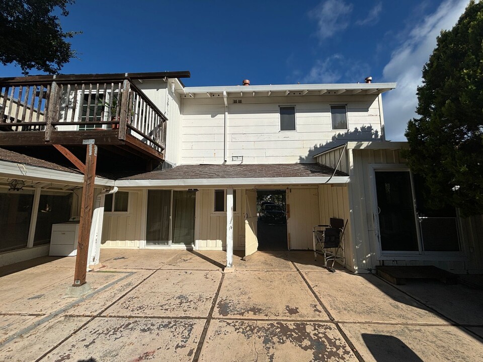 552 Summit Dr in Emerald Hills, CA - Building Photo