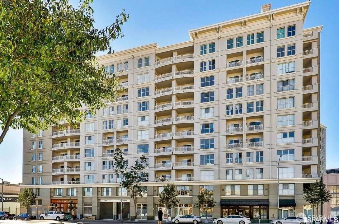 140 Van Ness Ave in San Francisco, CA - Building Photo