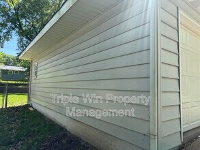 48 Wayside Dr in Ferguson, MO - Building Photo - Building Photo