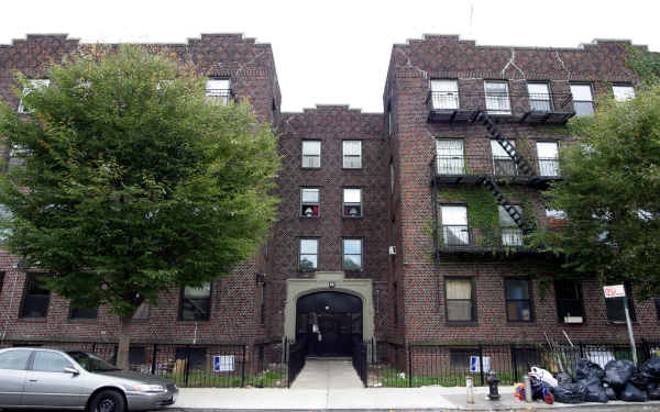 84 Lawrence Ave in Brooklyn, NY - Building Photo