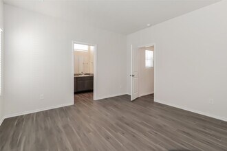 15345 Estrella Rd E in Houston, TX - Building Photo - Building Photo