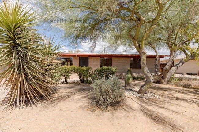 property at 2732 N Montezuma Ave