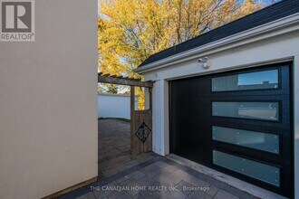 8 Clearview Heights in Toronto, ON - Building Photo - Building Photo