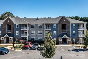 2778 2nd St NE, Unit The Outlook in Hickory, NC - Building Photo