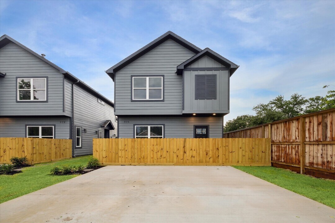 976 Marjorie St in Houston, TX - Building Photo