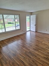 470 Edgewood Rd in North Versailles, PA - Foto de edificio - Building Photo
