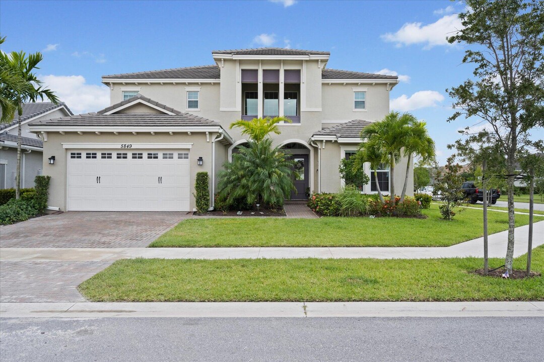 5849 Whippoorwill Cir in Loxahatchee, FL - Foto de edificio