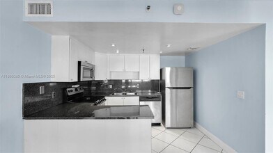 10661 SW 108th Ave in Miami, FL - Building Photo - Building Photo